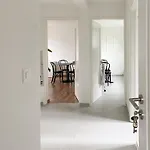 Charmante Altbauwohnung Mit Seeblick & Balkon * Muralto