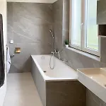 Charmante Altbauwohnung Mit Seeblick & Balkon