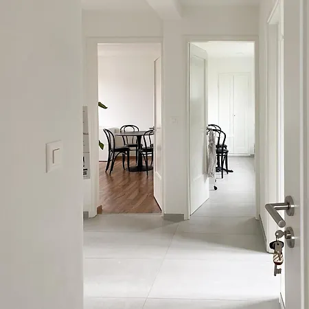 Charmante Altbauwohnung Mit Seeblick & Balkon * Muralto