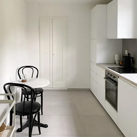 Charmante Altbauwohnung Mit Seeblick & Balkon 公寓