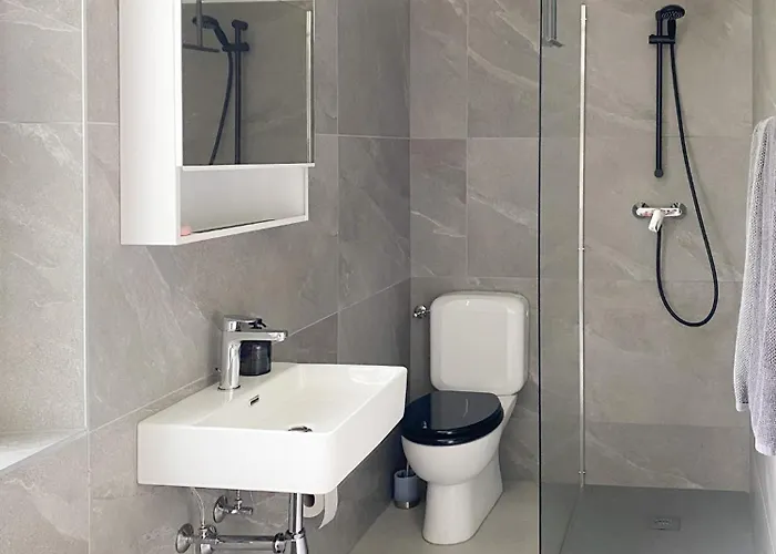 아파트 Charmante Altbauwohnung Mit Seeblick & Balkon