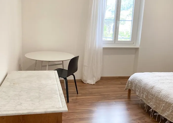 Charmante Altbauwohnung Mit Seeblick&balkon *