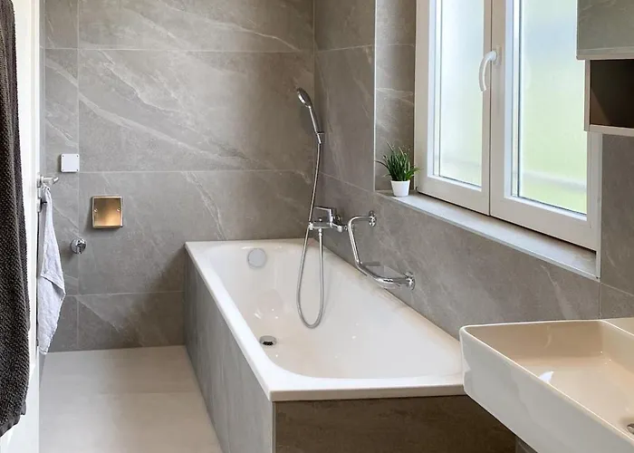 Charmante Altbauwohnung Mit Seeblick&balkon