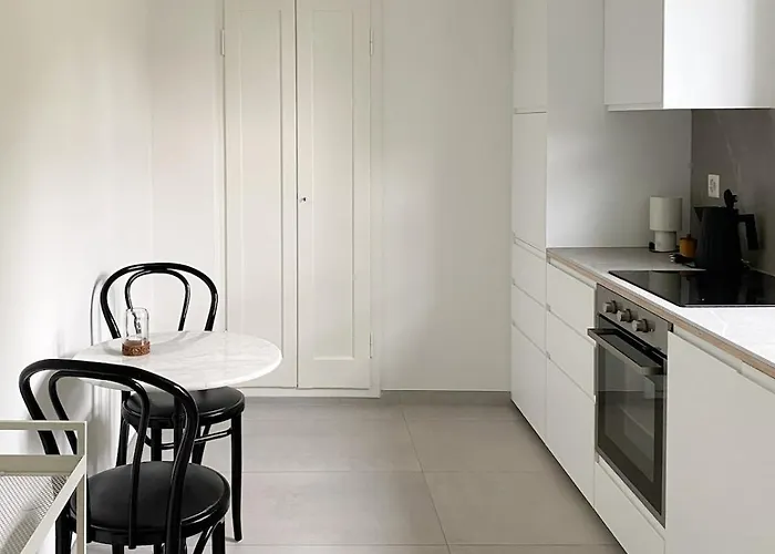 Charmante Altbauwohnung Mit Seeblick & Balkon 아파트