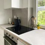 Charmante Altbauwohnung Mit Seeblick & Balkon *