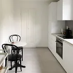 Charmante Altbauwohnung Mit Seeblick & Balkon Διαμέρισμα